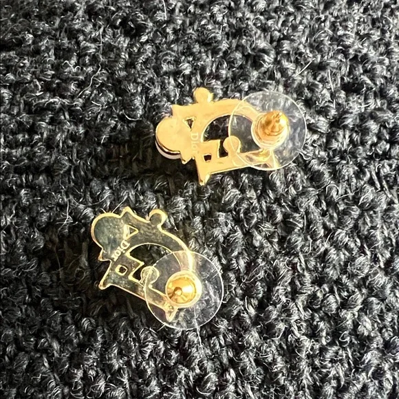 Elegant Gold and Pearl Earrings - Picture 7 of 8